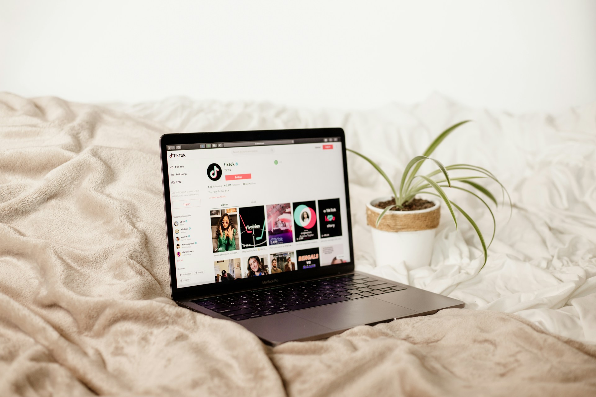 Read more about the article Tips Menggunakan TikTok Studio agar Semakin Populer